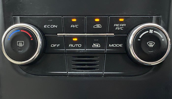2016 Mahindra XUV500 W10, Diesel, Manual, 74,056 km, Automatic Climate Control