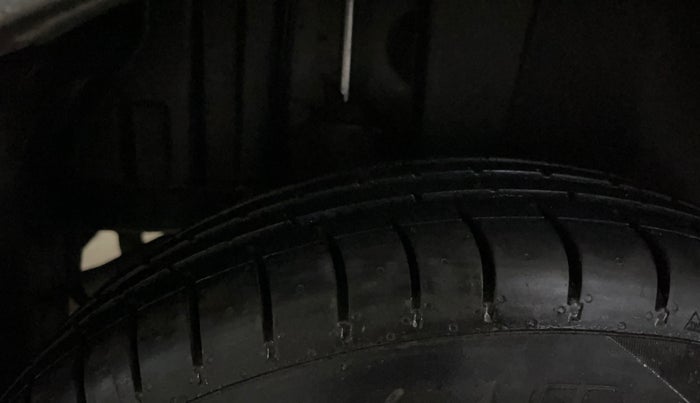 2014 Maruti Swift LXI, Petrol, Manual, 44,071 km, Right Rear Tyre Tread