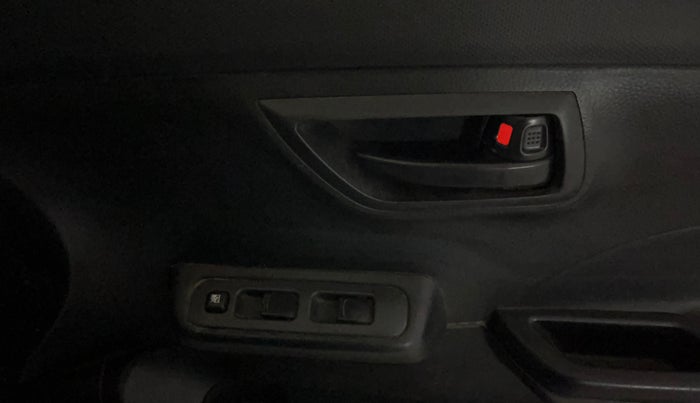 2014 Maruti Swift LXI, Petrol, Manual, 44,071 km, Driver Side Door Panels Control