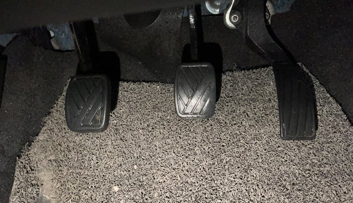 2014 Maruti Swift LXI, Petrol, Manual, 44,071 km, Pedals