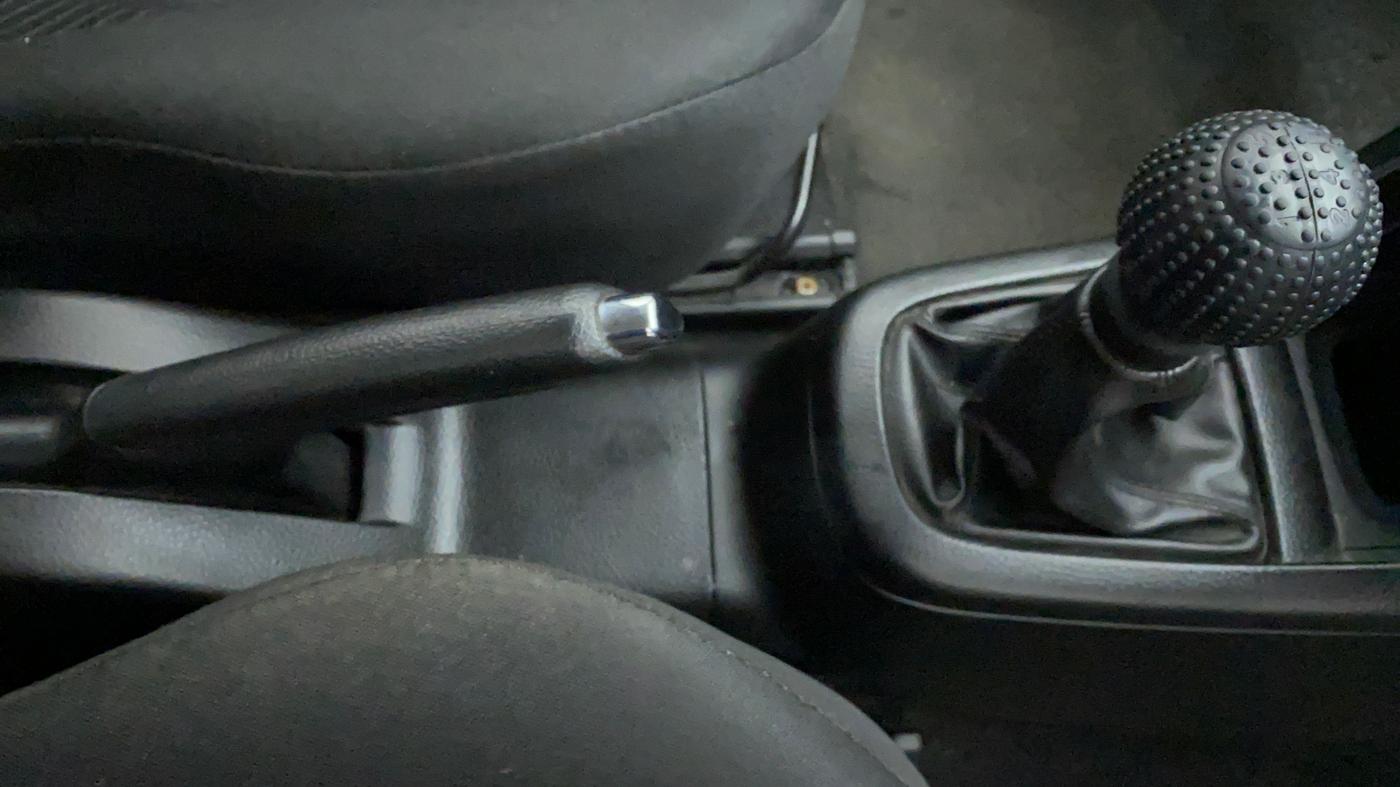2013 Maruti Swift VXI D, Petrol, Manual, 37,757 km, Gear Lever