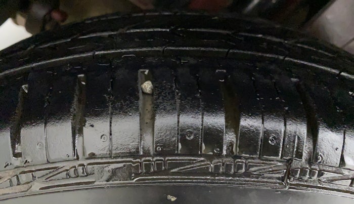 2013 Maruti Swift VXI D, Petrol, Manual, 37,757 km, Right Rear Tyre Tread