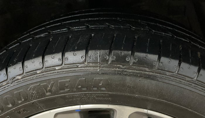 2021 Maruti Ciaz ALPHA 1.5 SHVS PETROL, Petrol, Manual, 35,973 km, Right Front Tyre Tread