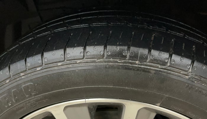 2021 Maruti Ciaz ALPHA 1.5 SHVS PETROL, Petrol, Manual, 35,973 km, Left Front Tyre Tread