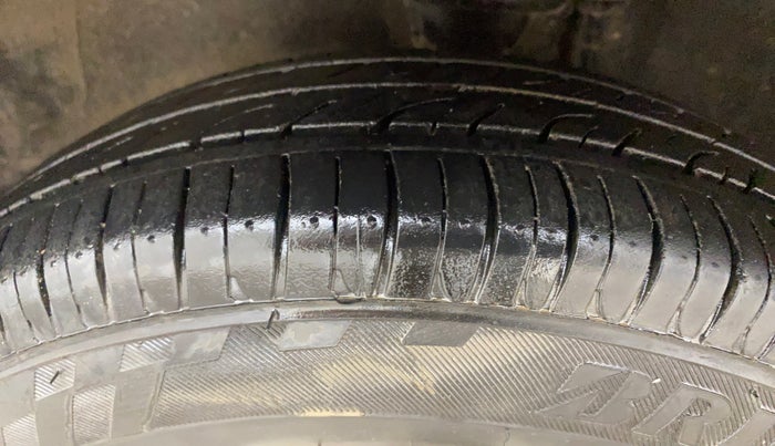 2016 Maruti Alto 800 LXI, Petrol, Manual, 49,320 km, Left Front Tyre Tread