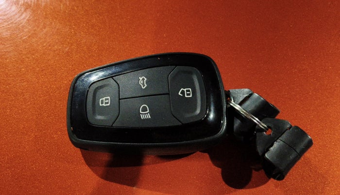 2024 Tata PUNCH ACCOMPLISHED AMT, Petrol, Automatic, 8,733 km, Key Close Up