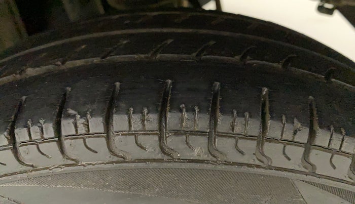 2016 Maruti Alto 800 LXI, Petrol, Manual, 47,315 km, Left Rear Tyre Tread