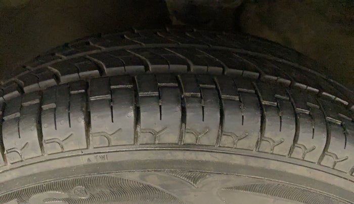 2016 Maruti Alto 800 LXI, Petrol, Manual, 47,315 km, Left Front Tyre Tread