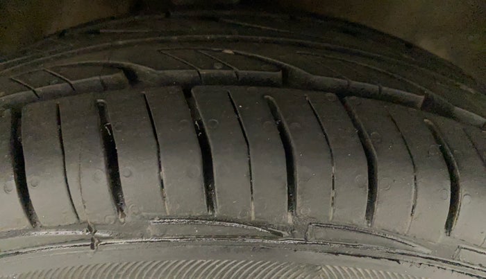 2016 Maruti Alto 800 LXI, Petrol, Manual, 47,315 km, Right Front Tyre Tread