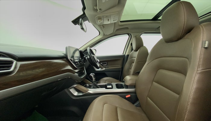 2021 Tata Harrier XZA PLUS 2.0L, Diesel, Automatic, 89,626 km, Right Side Front Door Cabin