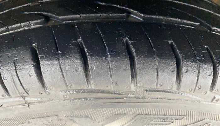 2017 Maruti Alto 800 LXI, Petrol, Manual, 13,004 km, Left Front Tyre Tread