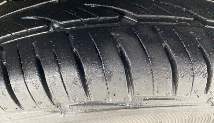 2017 Maruti Alto 800 LXI, Petrol, Manual, 13,004 km, Left Rear Tyre Tread