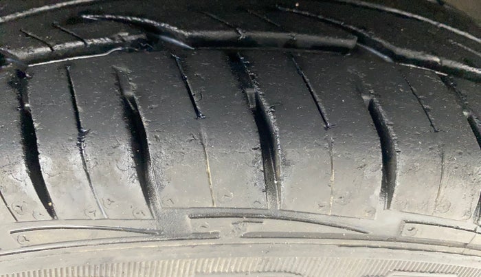 2017 Maruti Alto 800 LXI, Petrol, Manual, 13,004 km, Right Front Tyre Tread