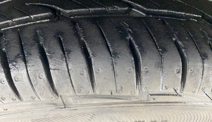 2017 Maruti Alto 800 LXI, Petrol, Manual, 13,004 km, Right Rear Tyre Tread