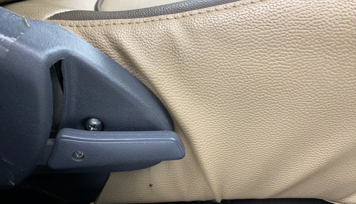 2017 Maruti Alto 800 LXI, Petrol, Manual, 13,004 km, Driver Side Adjustment Panel