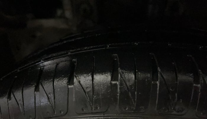 2018 Honda Amaze 1.2L I-VTEC V, Petrol, Manual, 1,11,878 km, Left Front Tyre Tread