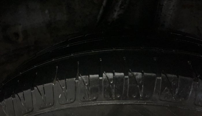 2018 Honda Amaze 1.2L I-VTEC V, Petrol, Manual, 1,11,878 km, Left Rear Tyre Tread