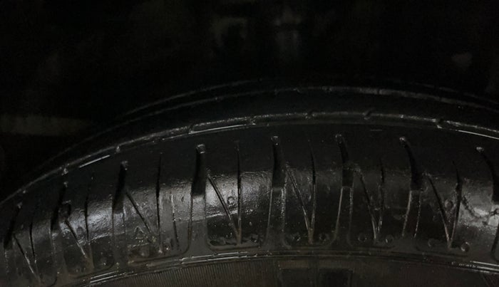 2018 Honda Amaze 1.2L I-VTEC V, Petrol, Manual, 1,11,878 km, Right Front Tyre Tread