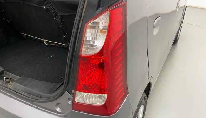 2013 Maruti Wagon R 1.0 VXI, Petrol, Manual, 1,12,689 km, Right tail light - < 2 inches,no. = 2