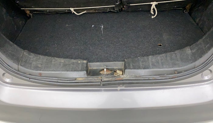 2013 Maruti Wagon R 1.0 VXI, Petrol, Manual, 1,12,689 km, Dicky (Boot door) - Weather strip has minor damage