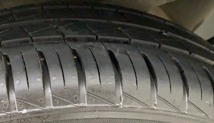 2013 Maruti Wagon R 1.0 VXI, Petrol, Manual, 1,12,689 km, Right Rear Tyre Tread