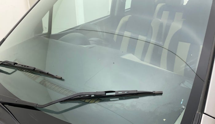 2013 Maruti Wagon R 1.0 VXI, Petrol, Manual, 1,12,689 km, Front windshield - Minor spot on windshield