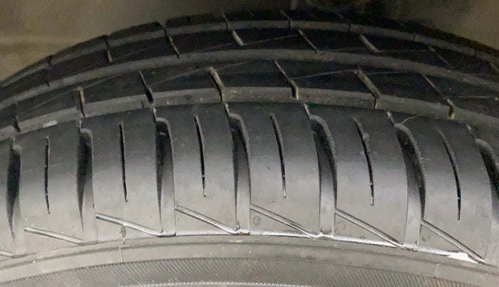 2013 Maruti Wagon R 1.0 VXI, Petrol, Manual, 1,12,689 km, Left Front Tyre Tread