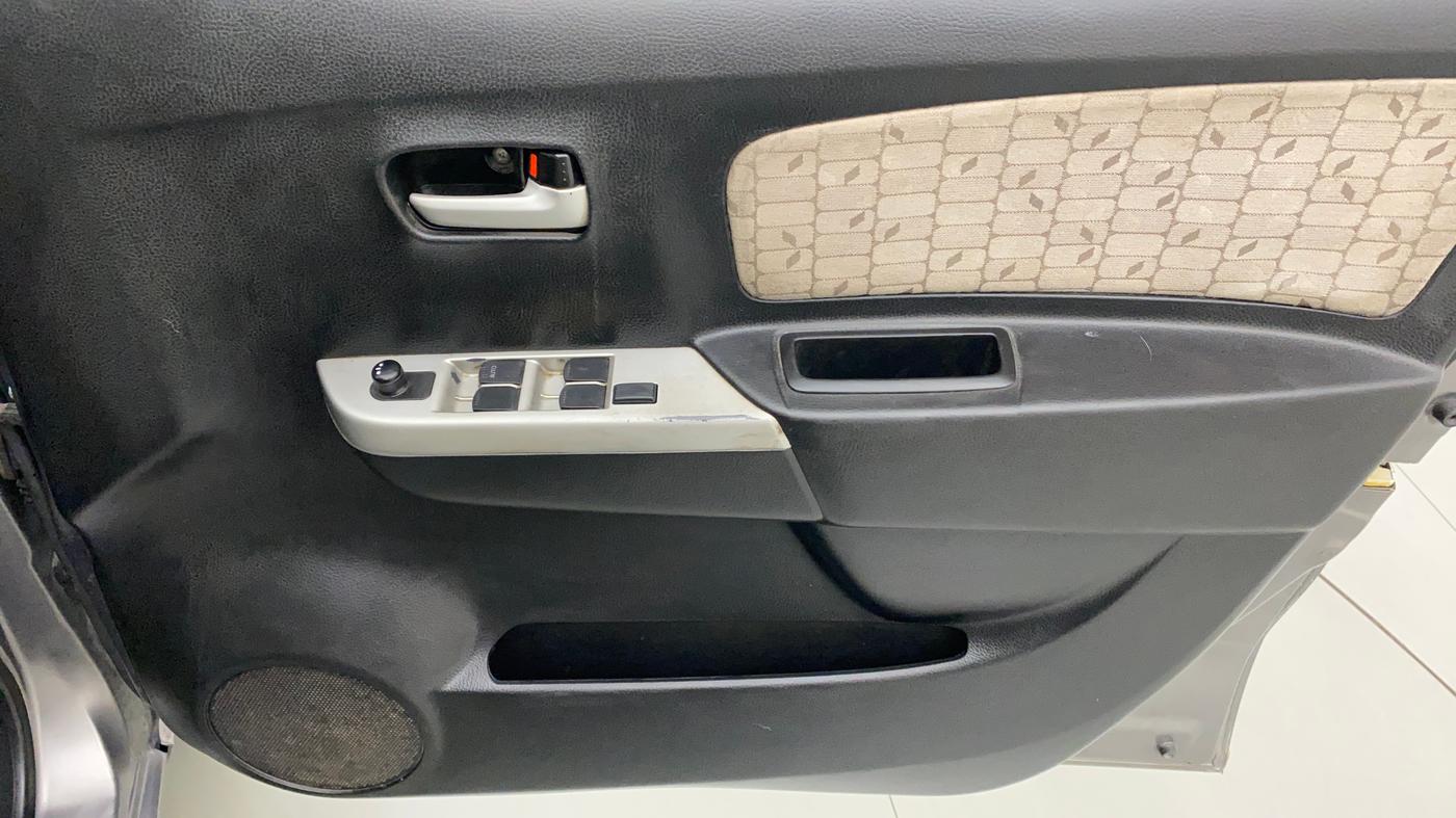 2013 Maruti Wagon R 1.0 VXI, Petrol, Manual, 1,12,689 km, Driver Side Door Panels Control