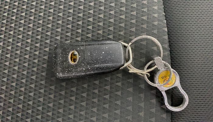 2018 Tata Tiago XZ PETROL, Petrol, Manual, 1,00,646 km, Key Close Up