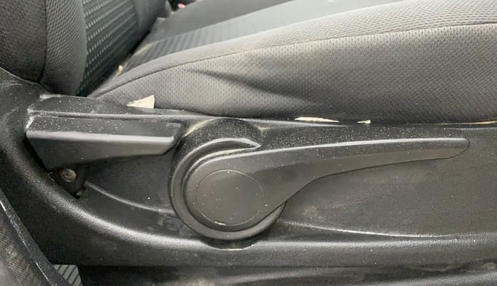 2018 Tata Tiago XZ PETROL, Petrol, Manual, 1,00,646 km, Driver Side Adjustment Panel