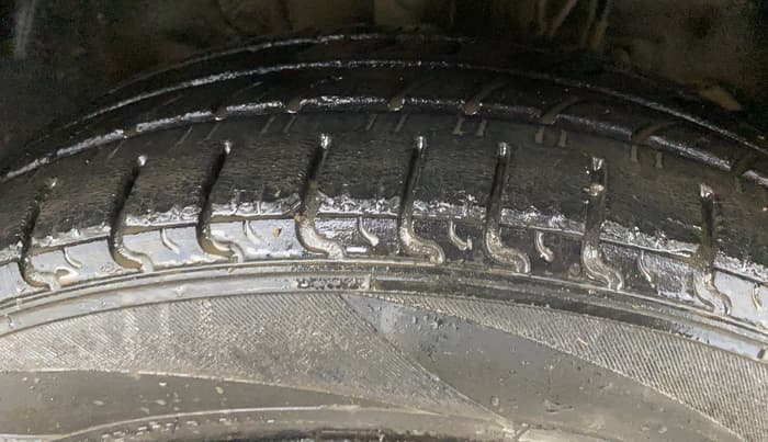 2018 Tata Tiago XZ PETROL, Petrol, Manual, 1,00,646 km, Right Front Tyre Tread