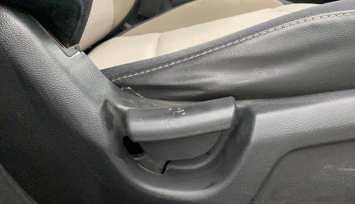 2015 Hyundai Elite i20 MAGNA 1.2, Petrol, Manual, 78,342 km, Driver Side Adjustment Panel