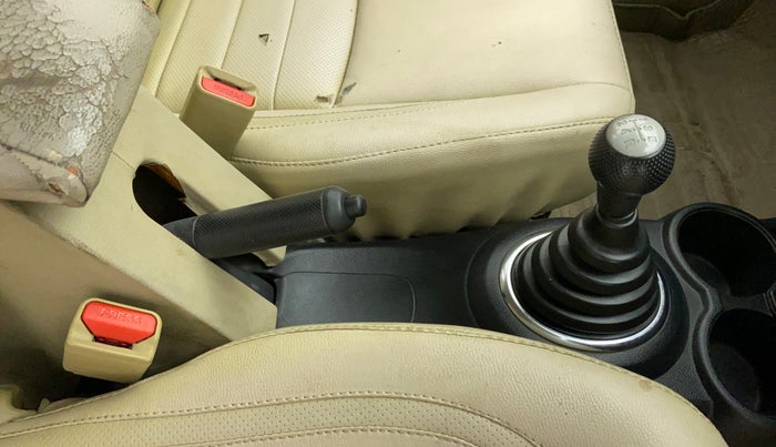 2017 Honda Brio S MT, CNG, Manual, 84,111 km, Gear Lever