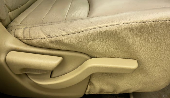 2017 Honda Brio S MT, CNG, Manual, 84,111 km, Driver Side Adjustment Panel