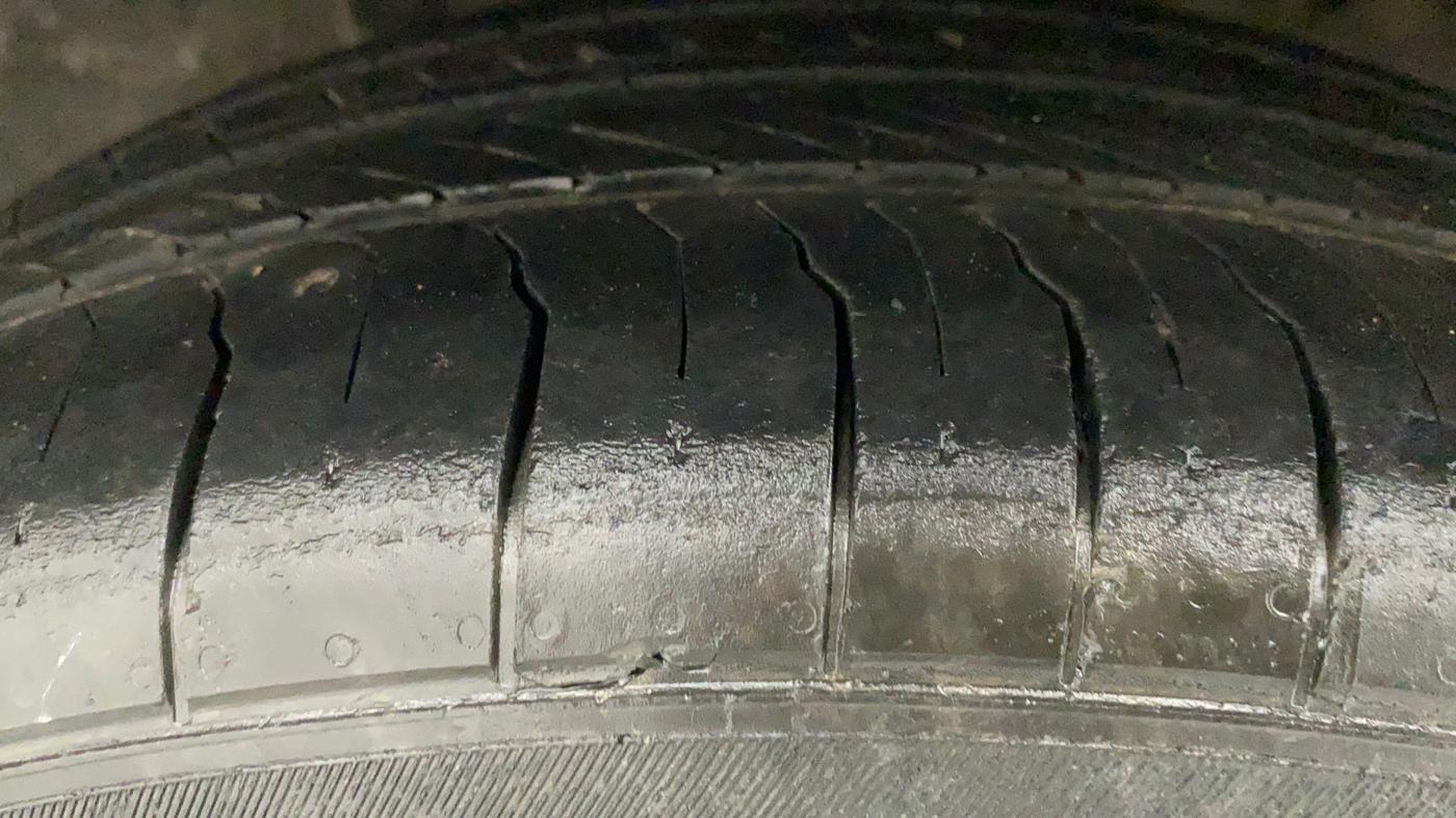 2017 Honda Brio S MT, CNG, Manual, 84,111 km, Right Rear Tyre Tread