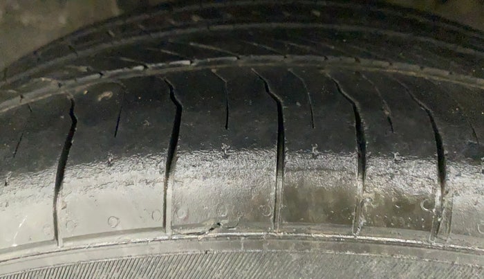 2017 Honda Brio S MT, CNG, Manual, 84,111 km, Right Rear Tyre Tread