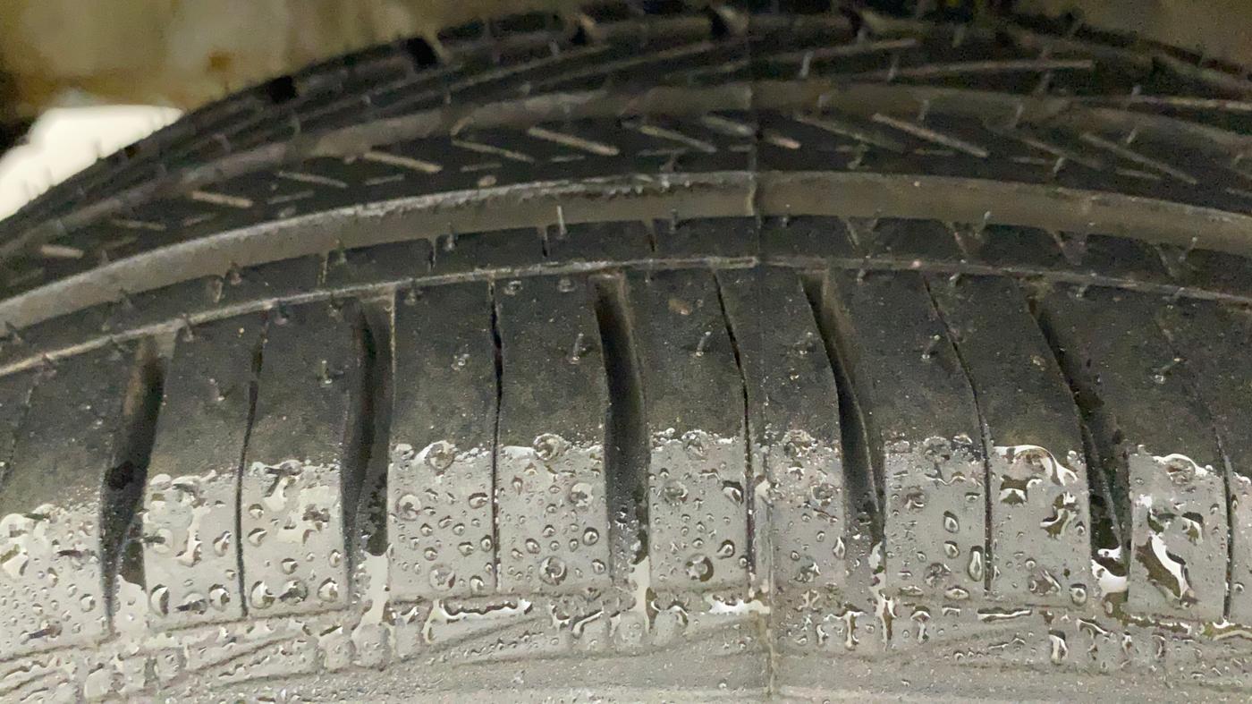 2017 Honda Brio S MT, CNG, Manual, 84,111 km, Left Front Tyre Tread