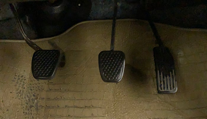 2017 Honda Brio S MT, CNG, Manual, 84,111 km, Pedals