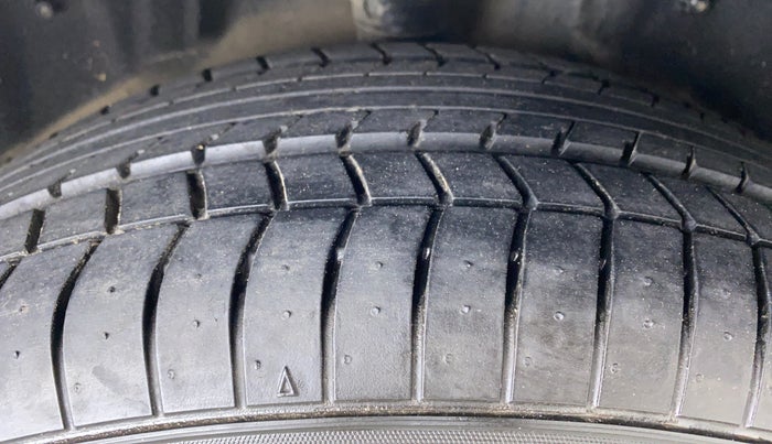 2015 Toyota Camry 2.5 AT, Petrol, Automatic, 93,626 km, Right Rear Tyre Tread