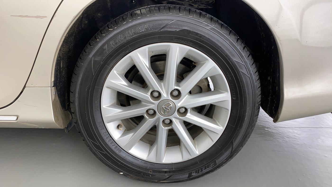 2015 Toyota Camry 2.5 AT, Petrol, Automatic, 93,626 km, Left Rear Wheel