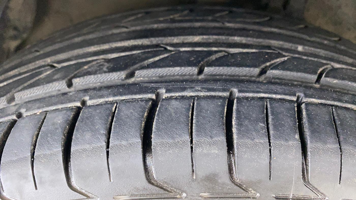 2015 Toyota Camry 2.5 AT, Petrol, Automatic, 93,626 km, Right Front Tyre Tread