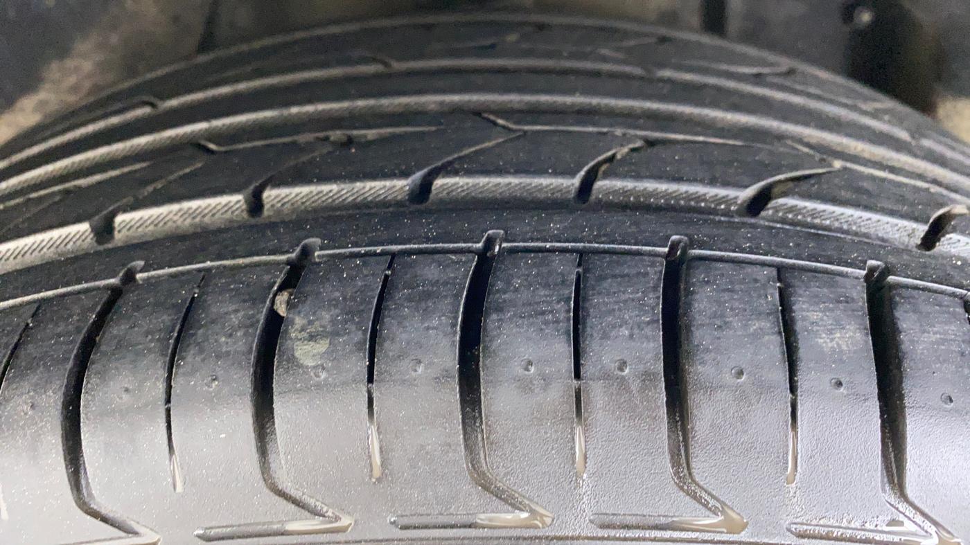 2015 Toyota Camry 2.5 AT, Petrol, Automatic, 93,626 km, Left Rear Tyre Tread