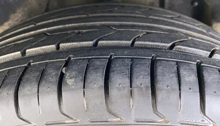 2015 Toyota Camry 2.5 AT, Petrol, Automatic, 93,626 km, Left Rear Tyre Tread