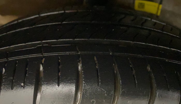 2022 Hyundai AURA SX PLUS 1.2 AMT, Petrol, Automatic, 14,943 km, Right Rear Tyre Tread