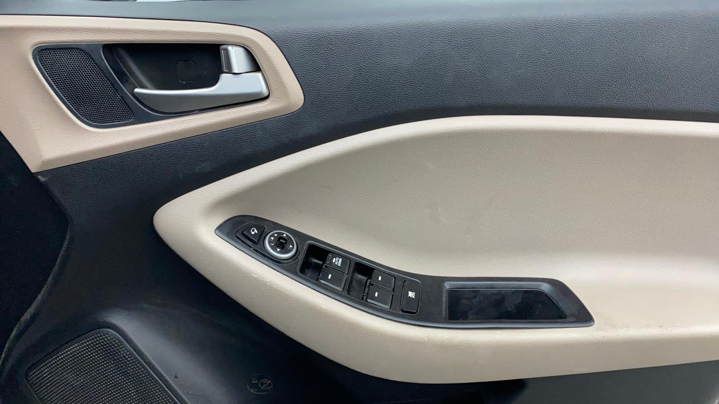 2020 Hyundai Elite i20 SPORTZ PLUS 1.2, Petrol, Manual, 61,538 km, Driver Side Door Panels Control