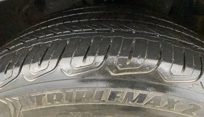 2020 Hyundai Elite i20 SPORTZ PLUS 1.2, Petrol, Manual, 61,538 km, Right Front Tyre Tread