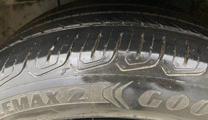 2020 Hyundai Elite i20 SPORTZ PLUS 1.2, Petrol, Manual, 61,538 km, Left Front Tyre Tread