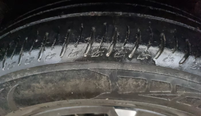 2022 Mahindra XUV700 AX 7 LUXURY P AT 7 STR, Petrol, Automatic, 55,480 km, Left Front Tyre Tread