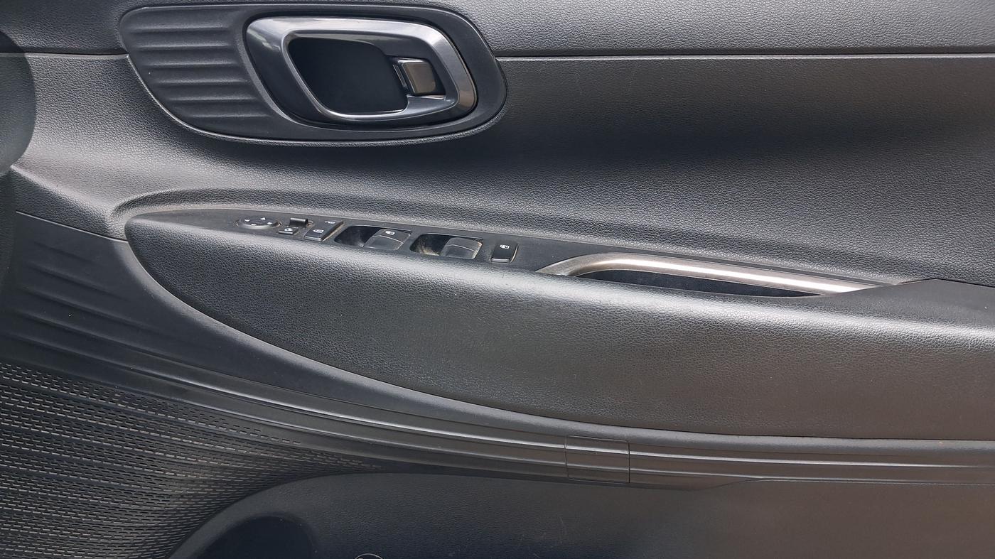 2021 Hyundai NEW I20 ASTA 1.2 MT, Petrol, Manual, 1,05,761 km, Driver Side Door Panels Control