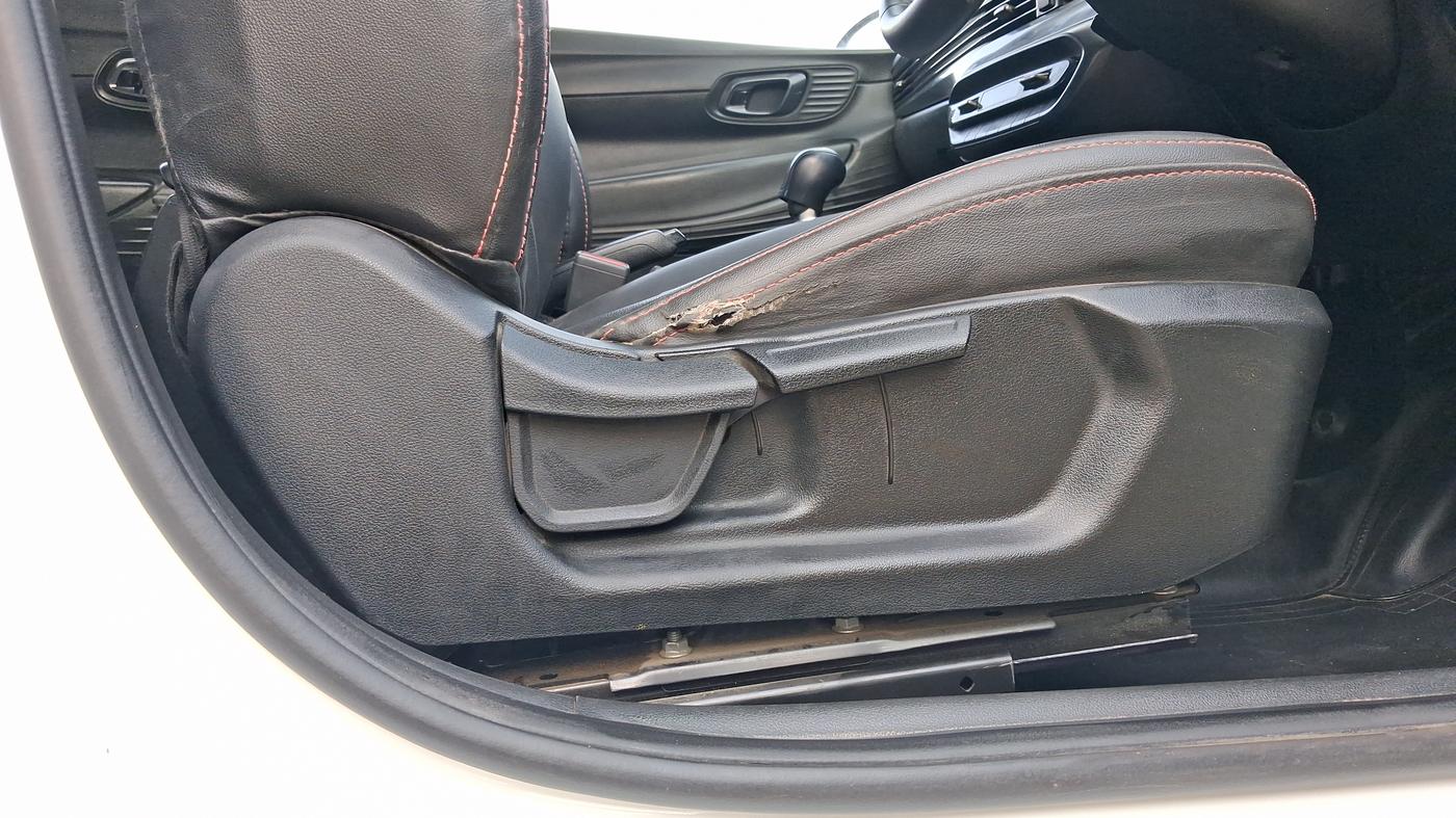 2021 Hyundai NEW I20 ASTA 1.2 MT, Petrol, Manual, 1,05,761 km, Driver Side Adjustment Panel